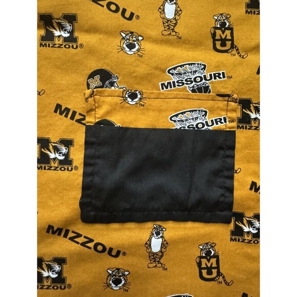 Mizzou BBQ Apron For Tailgating on Game Day with University of Missouri Tigers - Picture 3 of 5
